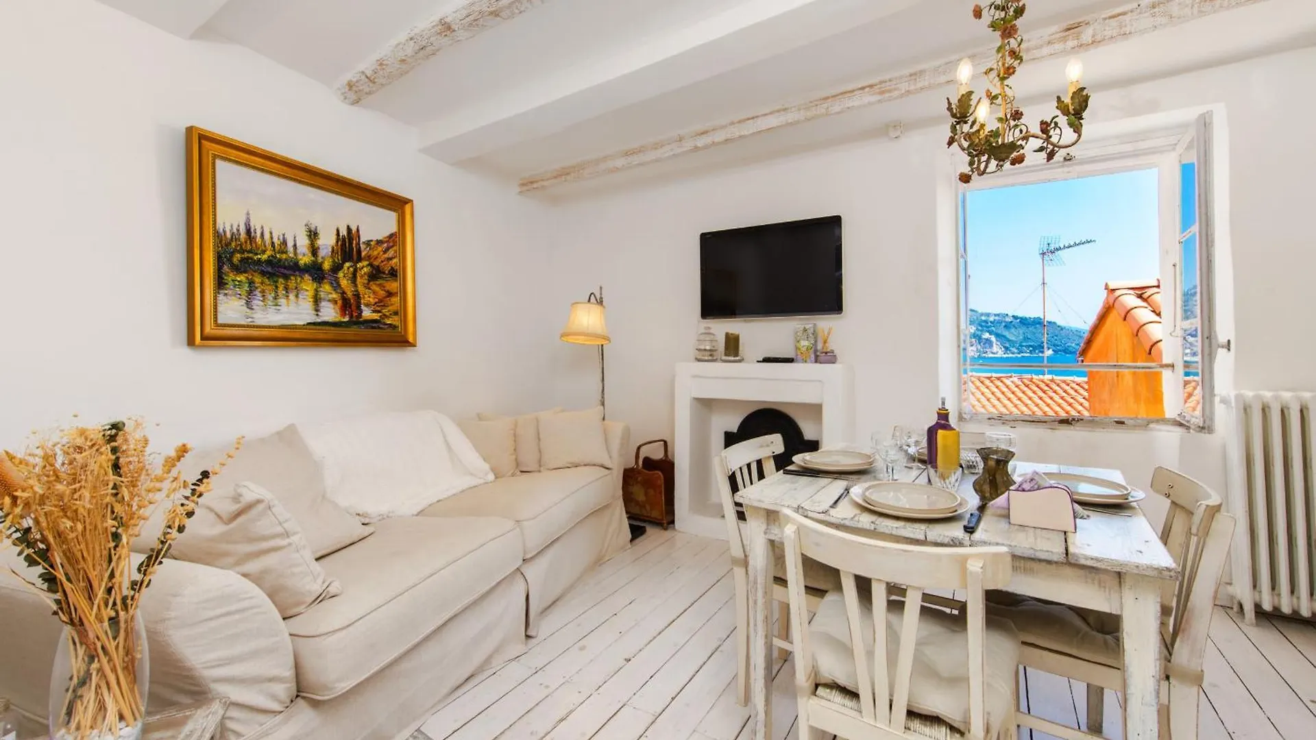 Au Vieux Chateau, Atypique Vue Mer contacts